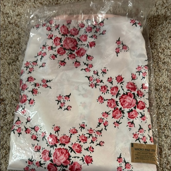🆕 Morgan Lane Floral Print Women's Robe - Pink and White size S/M NWT - Picture 8 of 8